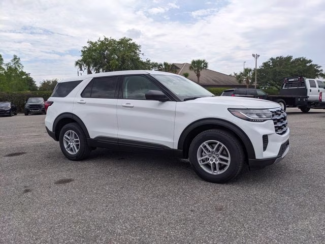 2026 Oxford White Ford Explorer Active 4X4 SUV