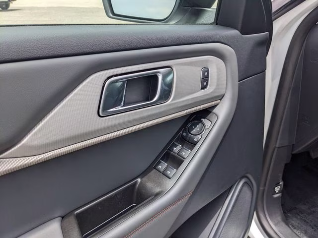 2026 Oxford White Ford Explorer Active 4X4 SUV