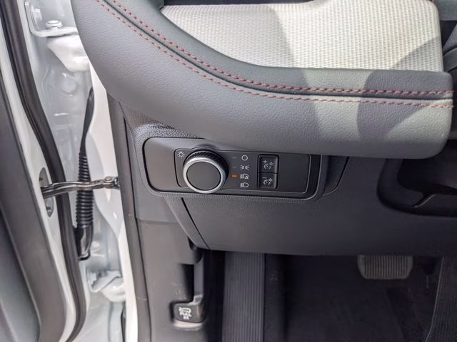 2026 Oxford White Ford Explorer Active 4X4 SUV