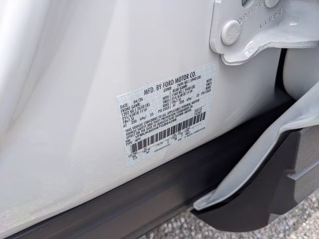 2026 Oxford White Ford Explorer Active 4X4 SUV