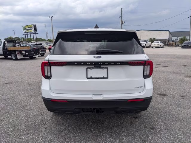 2026 Oxford White Ford Explorer Active 4X4 SUV