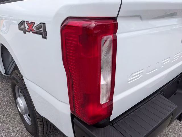 2026 Oxford White Ford Super Duty F-350 SRW XL 4X4 Truck
