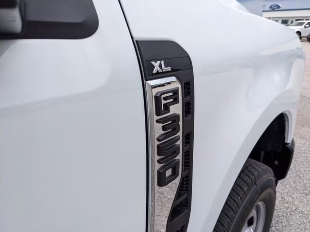 2026 Oxford White Ford Super Duty F-350 SRW XL 4X4 Truck