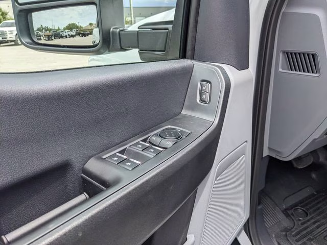 2026 Oxford White Ford Super Duty F-350 SRW XL 4X4 Truck