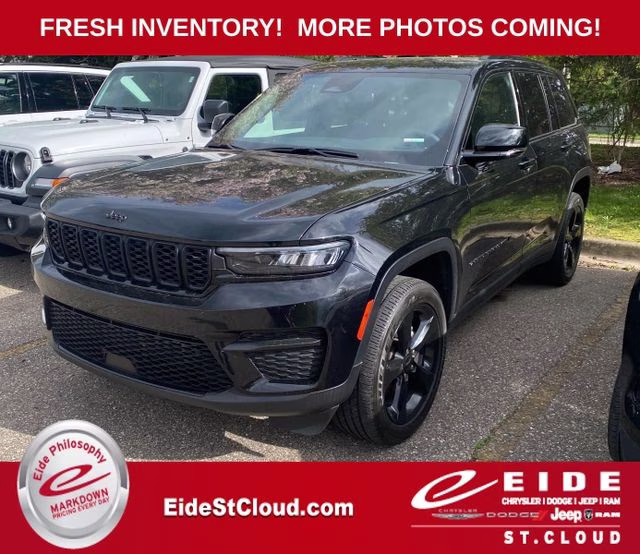 2024 Diamond Black Crystal Pearlcoat Jeep Grand Cherokee Altitude X 4X4 SUV