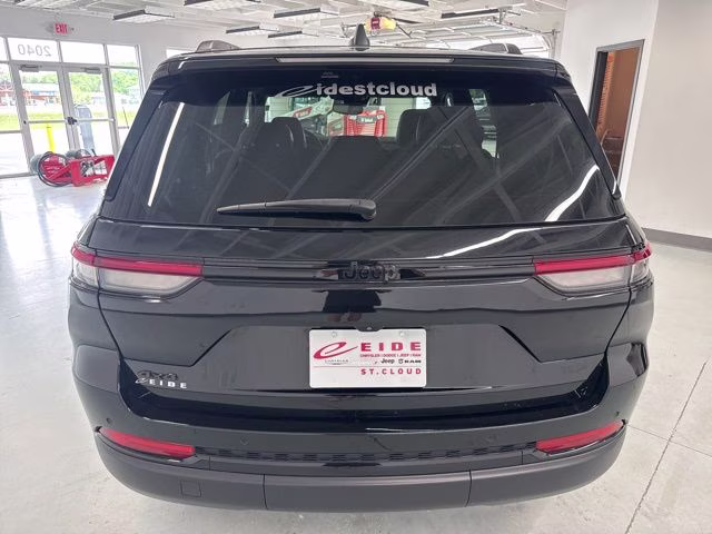 2024 Diamond Black Crystal Pearlcoat Jeep Grand Cherokee Altitude X 4X4 SUV