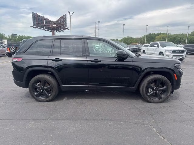 2024 Diamond Black Crystal Pearlcoat Jeep Grand Cherokee Altitude X 4X4 SUV