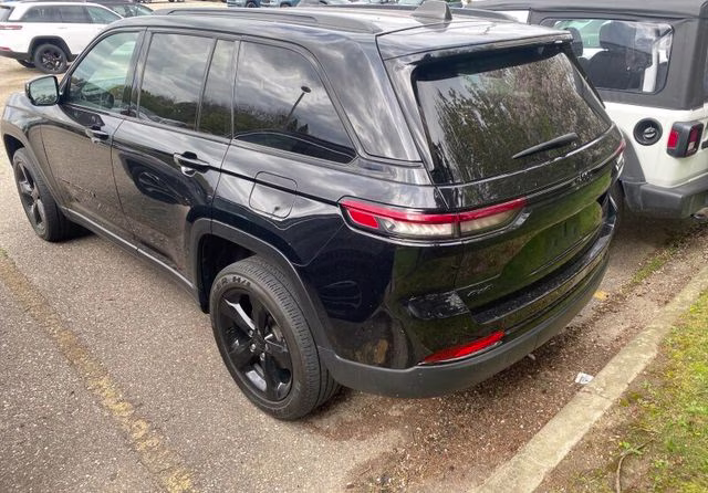 2024 Diamond Black Crystal Pearlcoat Jeep Grand Cherokee Altitude X 4X4 SUV