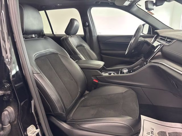 2024 Diamond Black Crystal Pearlcoat Jeep Grand Cherokee Altitude X 4X4 SUV