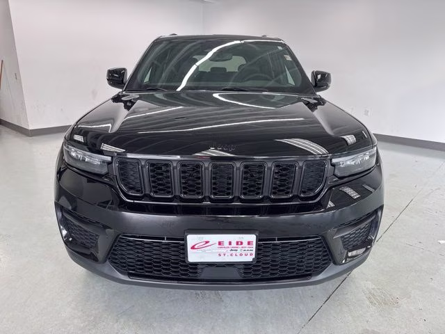 2024 Diamond Black Crystal Pearlcoat Jeep Grand Cherokee Altitude X 4X4 SUV