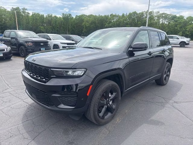 2024 Diamond Black Crystal Pearlcoat Jeep Grand Cherokee Altitude X 4X4 SUV