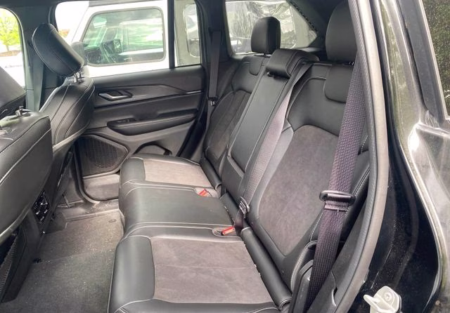 2024 Diamond Black Crystal Pearlcoat Jeep Grand Cherokee Altitude X 4X4 SUV