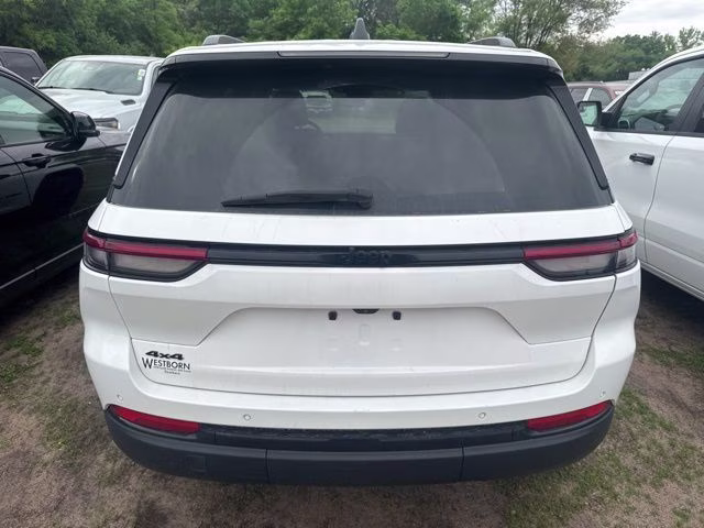 2024 Bright White Clearcoat Jeep Grand Cherokee Altitude X 4X4 SUV
