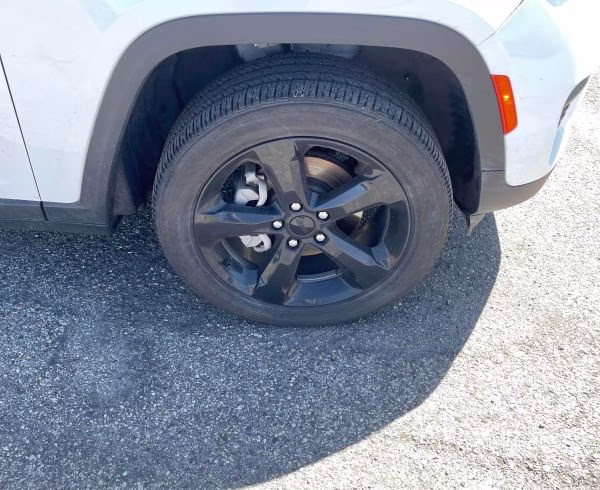 2024 Bright White Clearcoat Jeep Grand Cherokee Altitude X 4X4 SUV