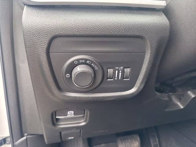 2024 Bright White Clearcoat Jeep Grand Cherokee Altitude X 4X4 SUV