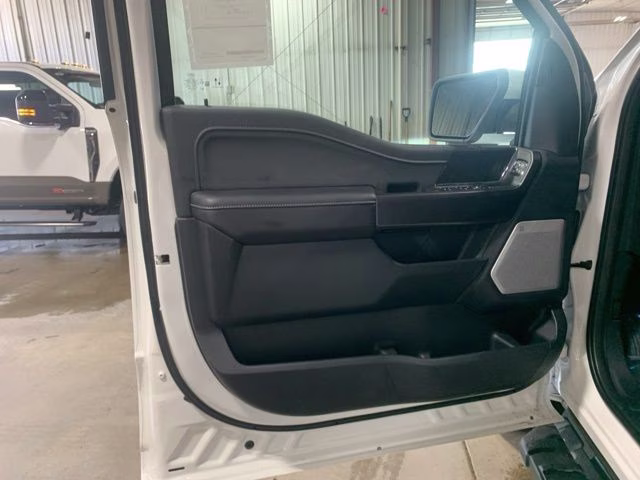 2026 Star White Metallic Tri-Coat Ford F-150 Lariat Black Appearance 4X4 Truck