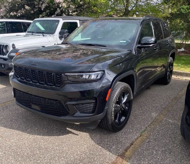 2024 Diamond Black Crystal Pearlcoat Jeep Grand Cherokee Altitude X 4X4 SUV