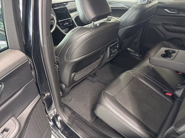 2024 Diamond Black Crystal Pearlcoat Jeep Grand Cherokee Altitude X 4X4 SUV
