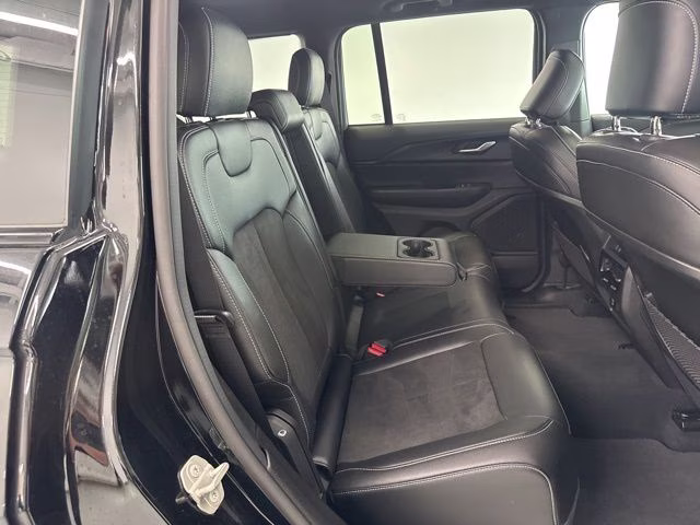 2024 Diamond Black Crystal Pearlcoat Jeep Grand Cherokee Altitude X 4X4 SUV
