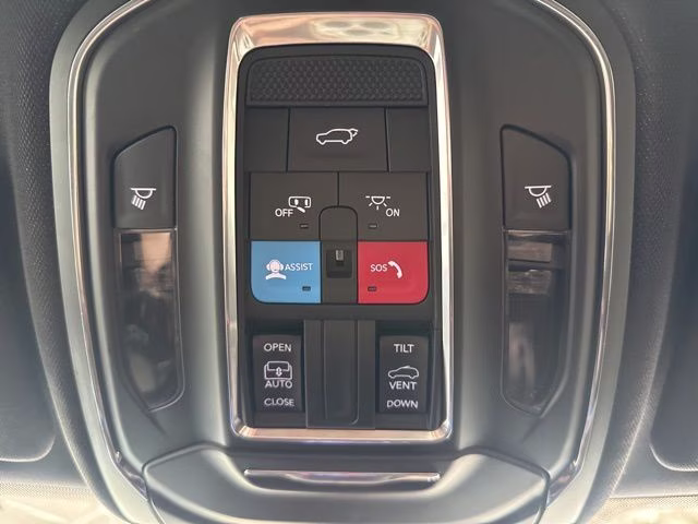 2024 Diamond Black Crystal Pearlcoat Jeep Grand Cherokee Altitude X 4X4 SUV