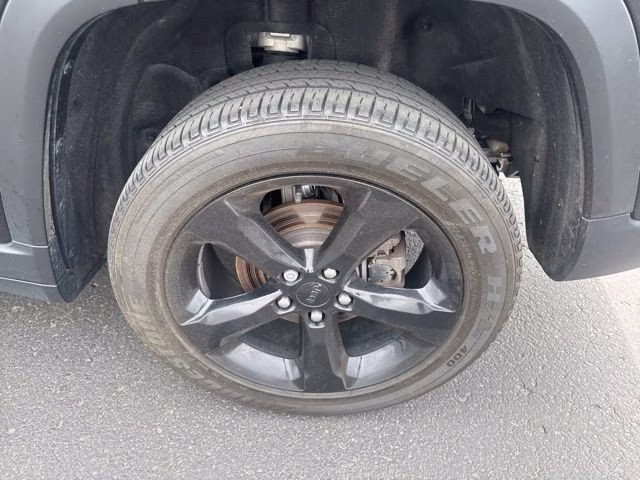 2024 Diamond Black Crystal Pearlcoat Jeep Grand Cherokee Altitude X 4X4 SUV