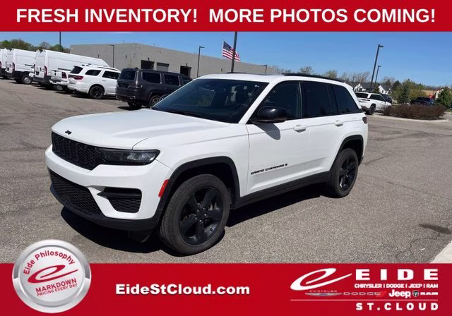 2024 Bright White Clearcoat Jeep Grand Cherokee Altitude X 4X4 SUV