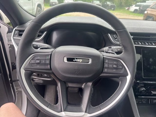 2024 Bright White Clearcoat Jeep Grand Cherokee Altitude X 4X4 SUV