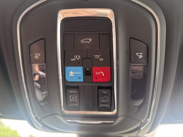 2024 Bright White Clearcoat Jeep Grand Cherokee Altitude X 4X4 SUV