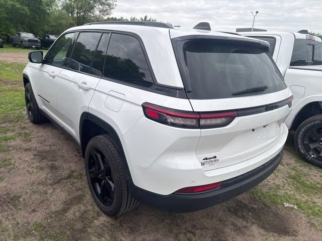 2024 Bright White Clearcoat Jeep Grand Cherokee Altitude X 4X4 SUV