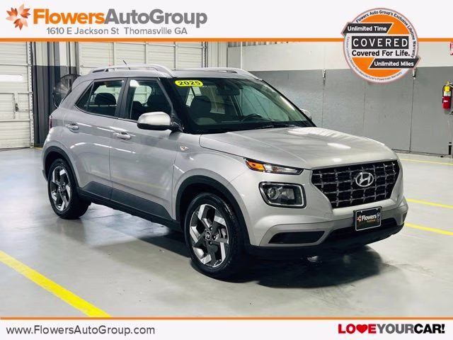 2025 Shimmering Silver Hyundai Venue SEL FWD SUV
