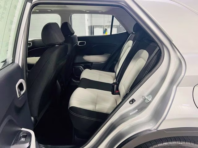 2025 Shimmering Silver Hyundai Venue SEL FWD SUV