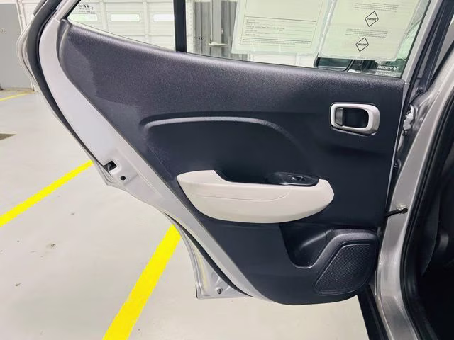 2025 Shimmering Silver Hyundai Venue SEL FWD SUV