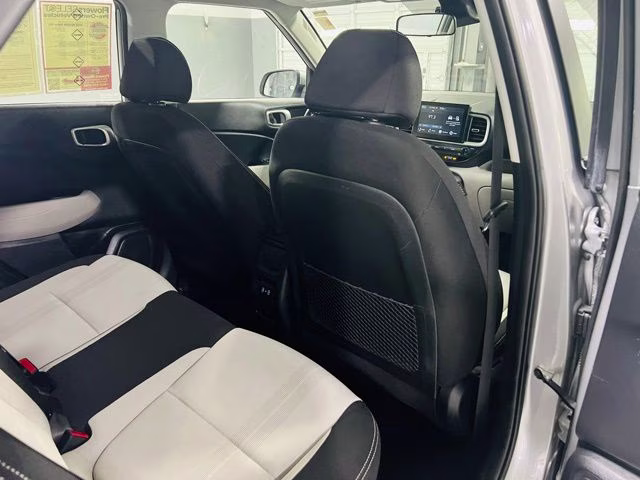 2025 Shimmering Silver Hyundai Venue SEL FWD SUV