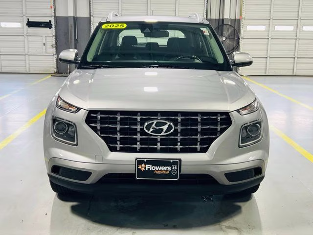 2025 Shimmering Silver Hyundai Venue SEL FWD SUV