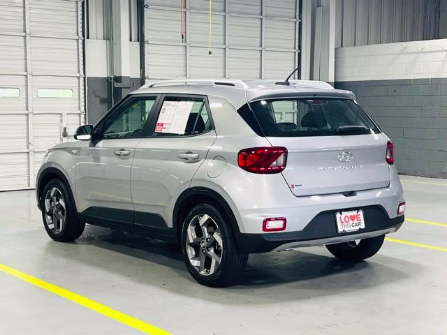 2025 Shimmering Silver Hyundai Venue SEL FWD SUV