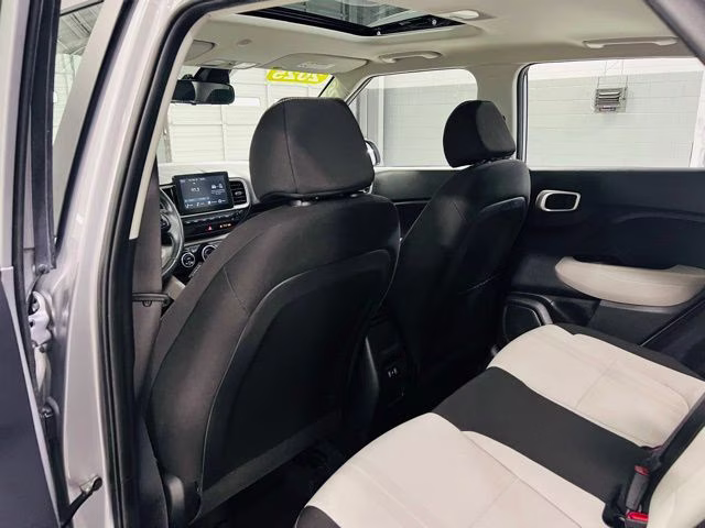 2025 Shimmering Silver Hyundai Venue SEL FWD SUV