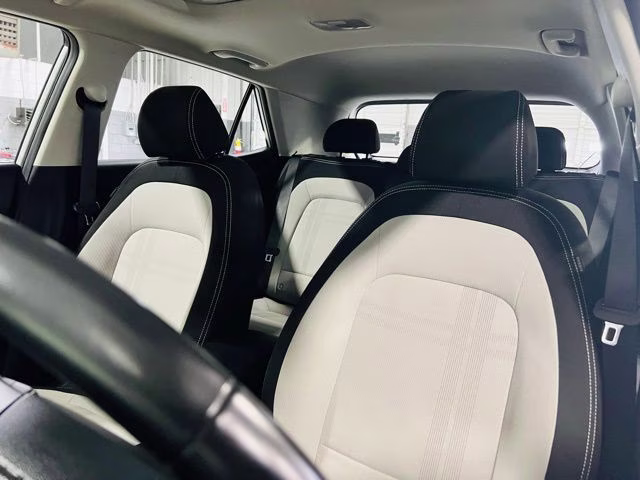 2025 Shimmering Silver Hyundai Venue SEL FWD SUV