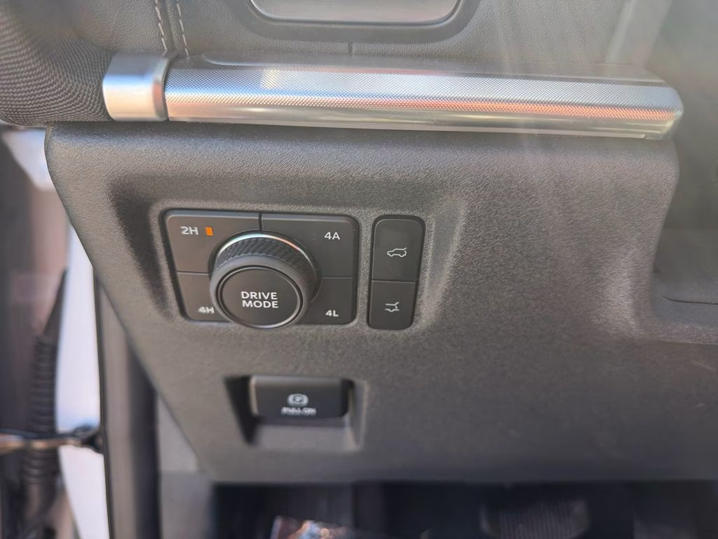 2025 Space Silver Metallic Ford Expedition Max Platinum 4X4 SUV