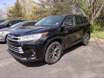 2019 Midnight Black Metallic Toyota Highlander Hybrid LE AWD SUV