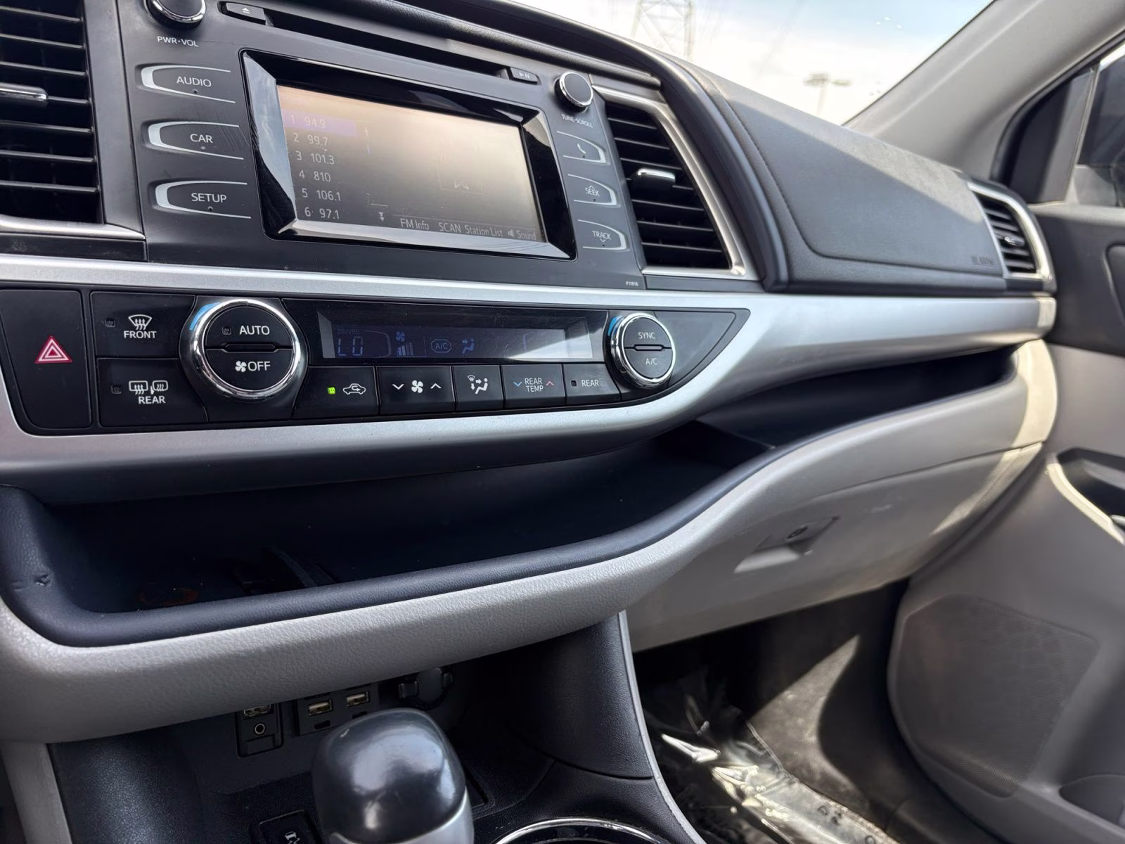 2019 Midnight Black Metallic Toyota Highlander Hybrid LE AWD SUV