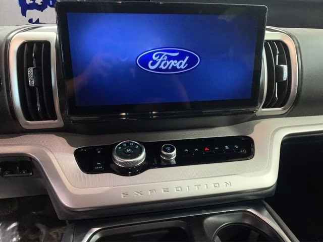 2026 Glacier Gray Metallic Tri-Coat Ford Expedition Max Active 4X4 SUV