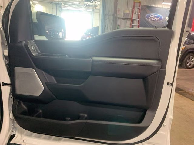 2026 Star White Metallic Tri-Coat Ford F-150 Lariat Black Appearance 4X4 Truck