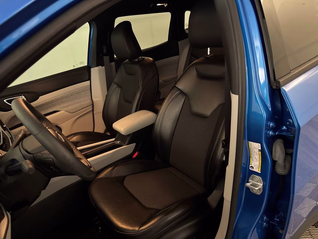 2023 Laser Blue Pearlcoat Jeep Compass Latitude 4X4 SUV