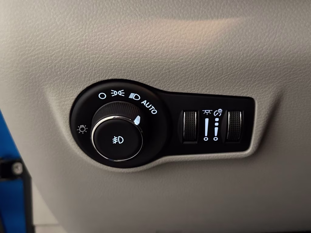 2023 Laser Blue Pearlcoat Jeep Compass Latitude 4X4 SUV