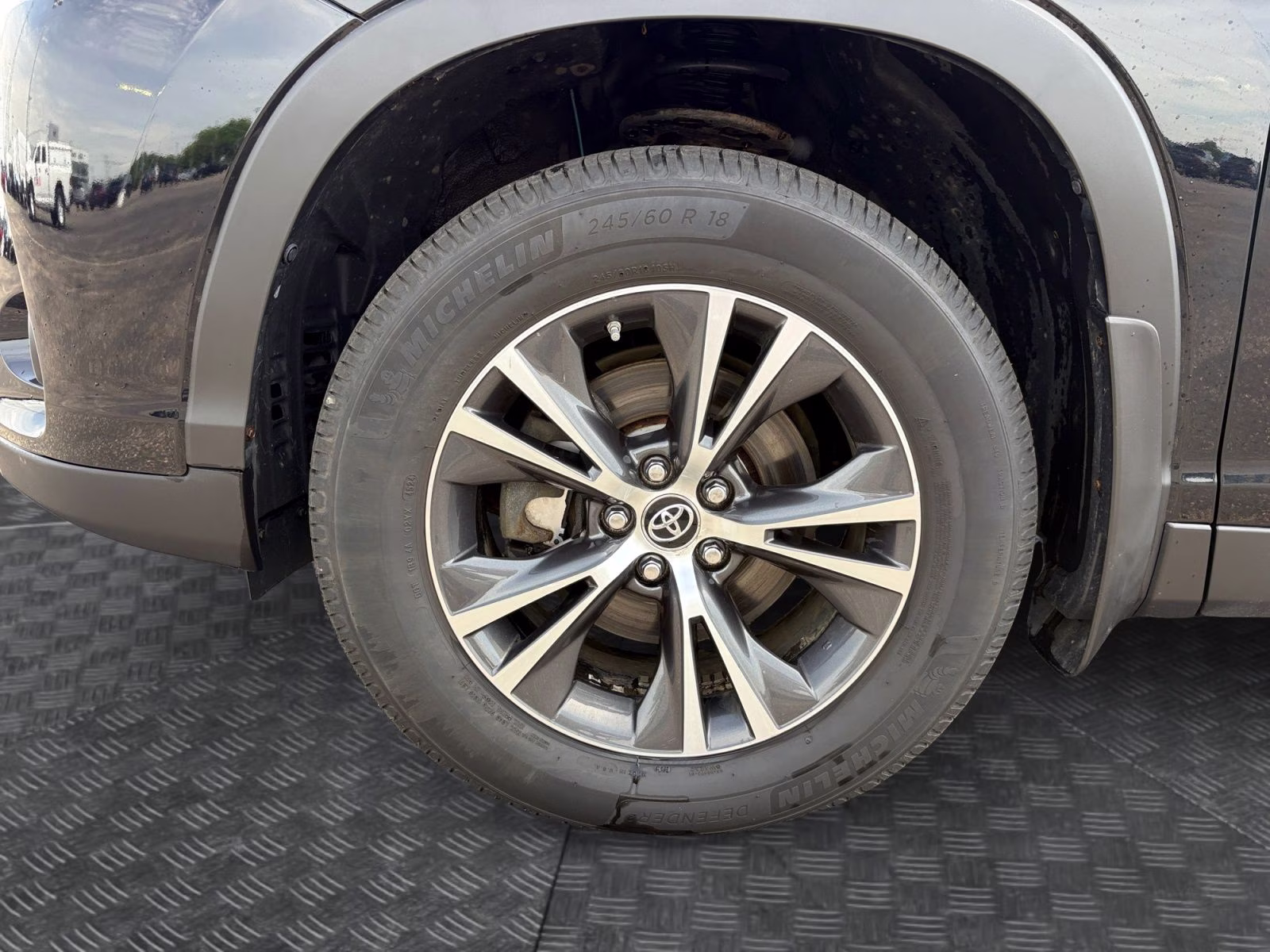 2019 Midnight Black Metallic Toyota Highlander Hybrid LE AWD SUV