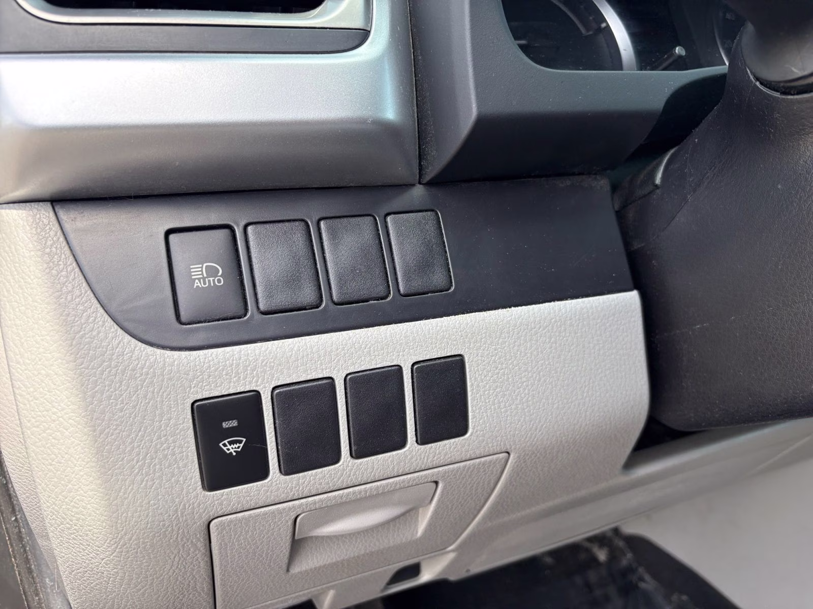 2019 Midnight Black Metallic Toyota Highlander Hybrid LE AWD SUV