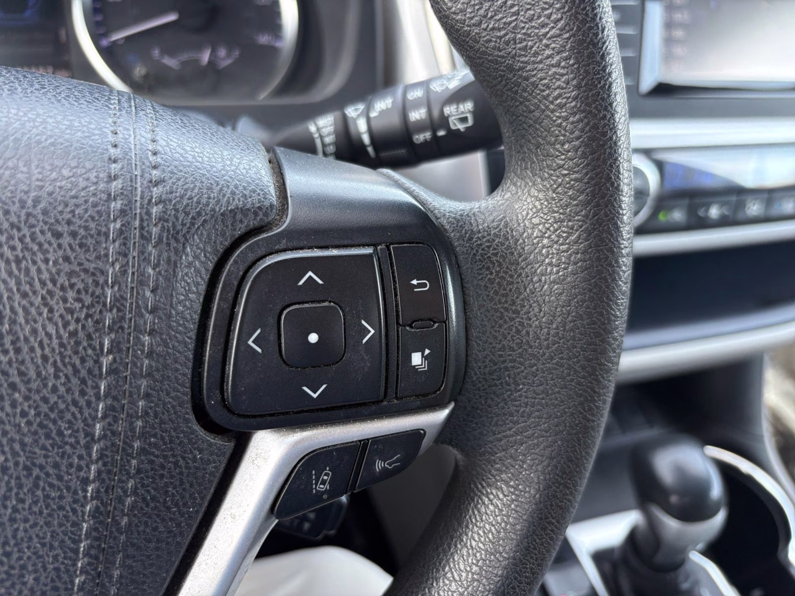 2019 Midnight Black Metallic Toyota Highlander Hybrid LE AWD SUV