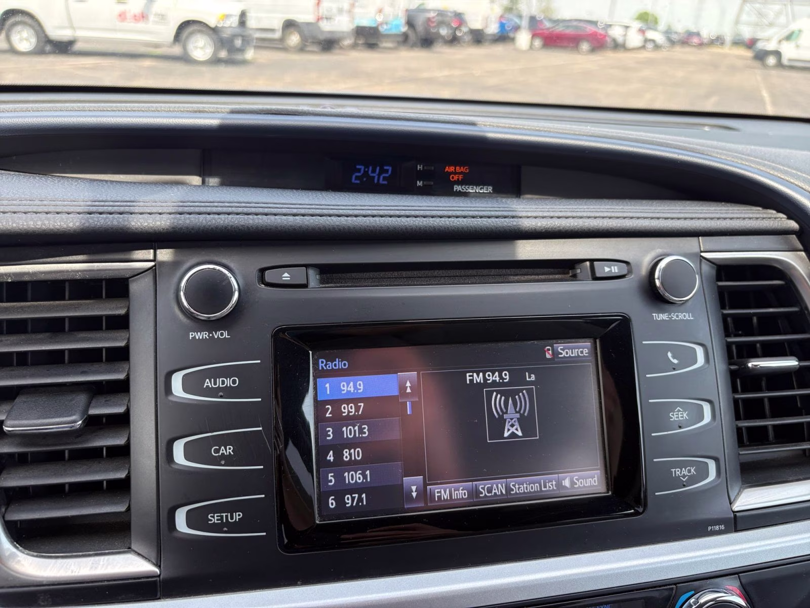 2019 Midnight Black Metallic Toyota Highlander Hybrid LE AWD SUV