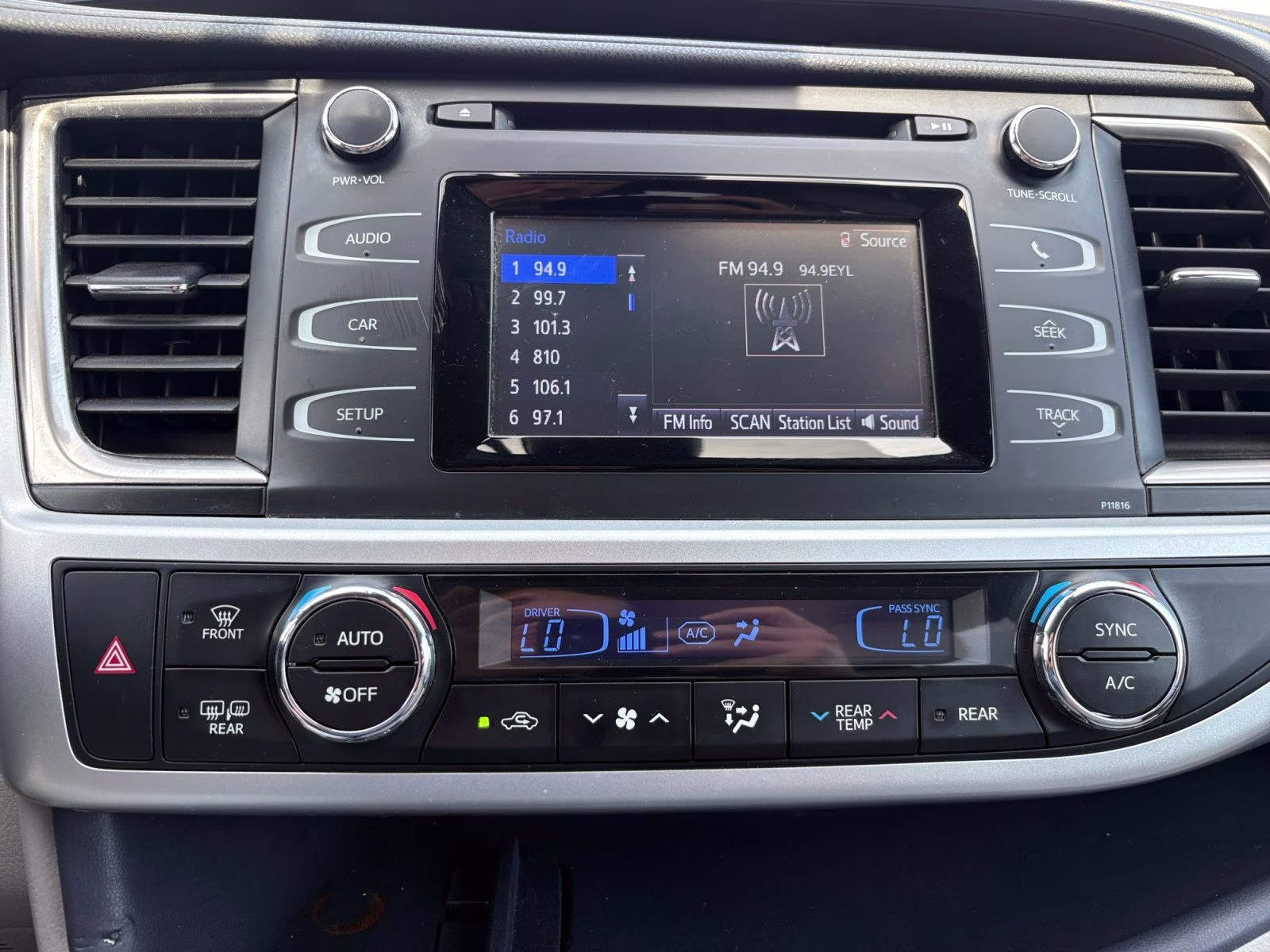 2019 Midnight Black Metallic Toyota Highlander Hybrid LE AWD SUV