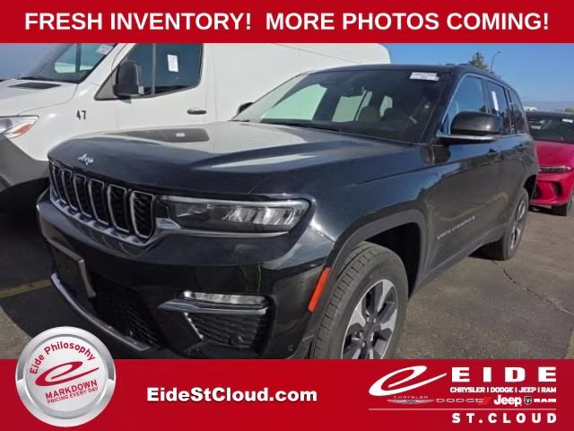 2022 Diamond Black Crystal Pearlcoat Jeep Grand Cherokee 4xe 4X4 SUV